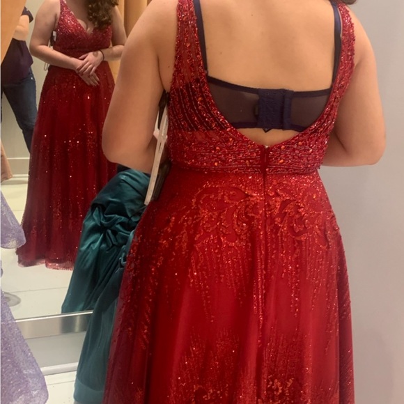 LONG RED PROM DRESS SIZE 6 - Picture 3 of 6
